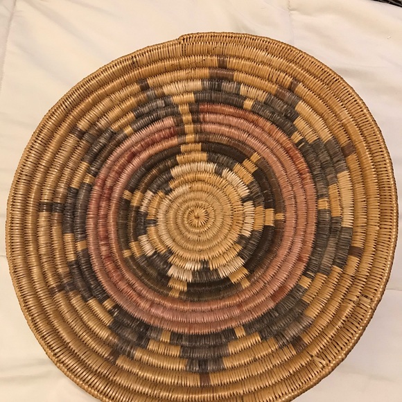 Vintage Native American Wedding basket 40 years old from Navaho reservation - Picture 2 of 3